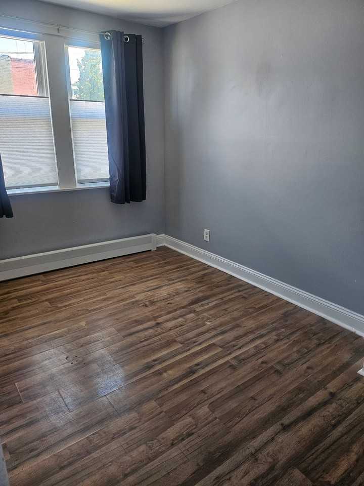 304 South Ave - Photo 6 of 14