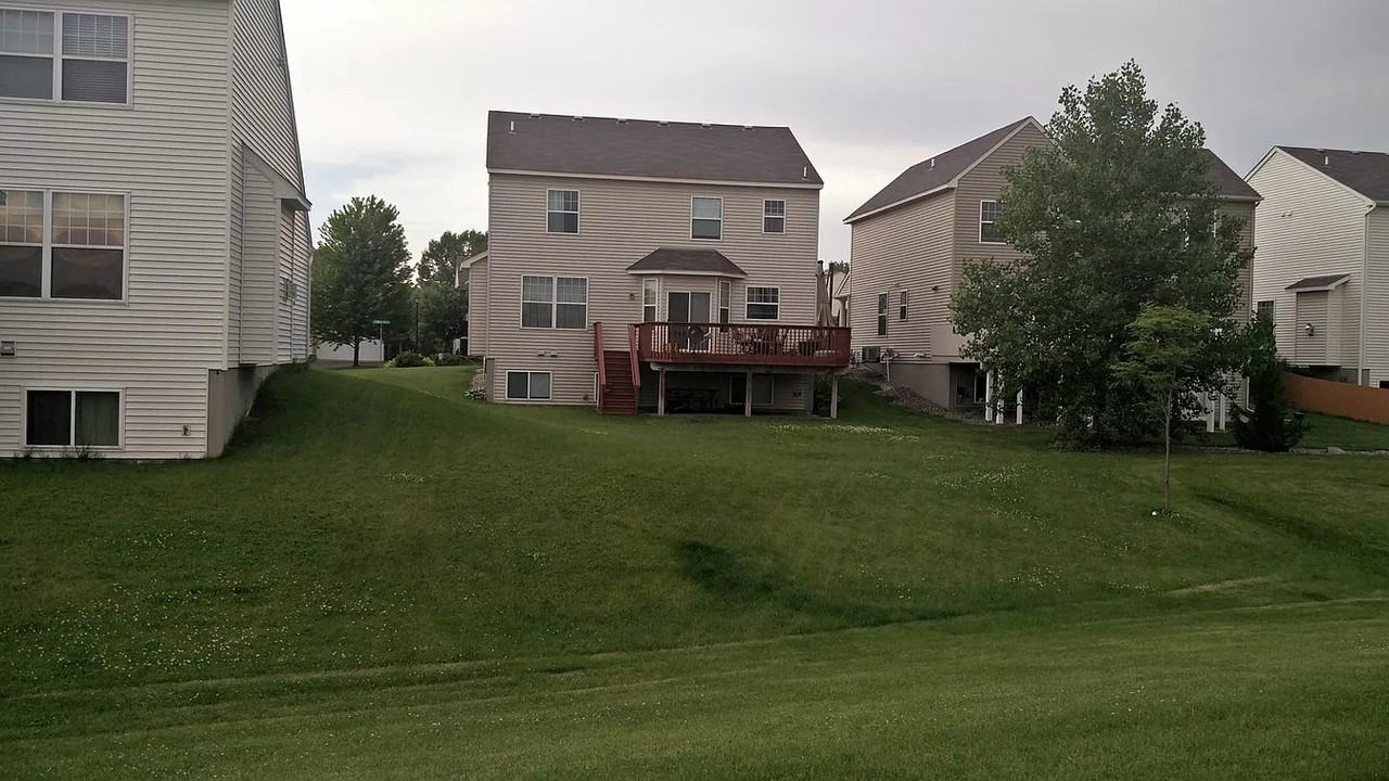 8487 Jonquil Ln N - Photo 3 of 20