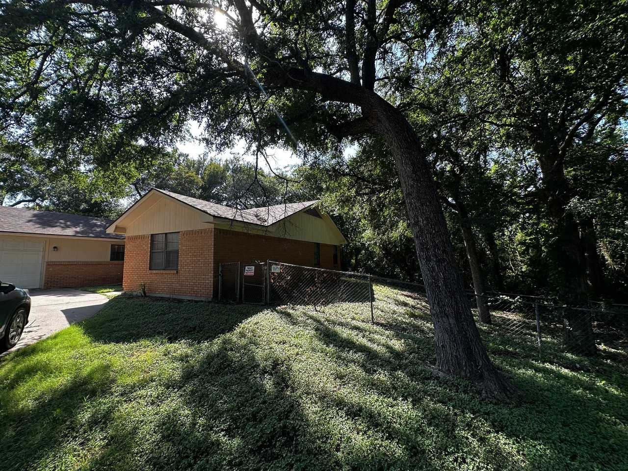 8507 Bosque Blvd - Photo 2 of 17