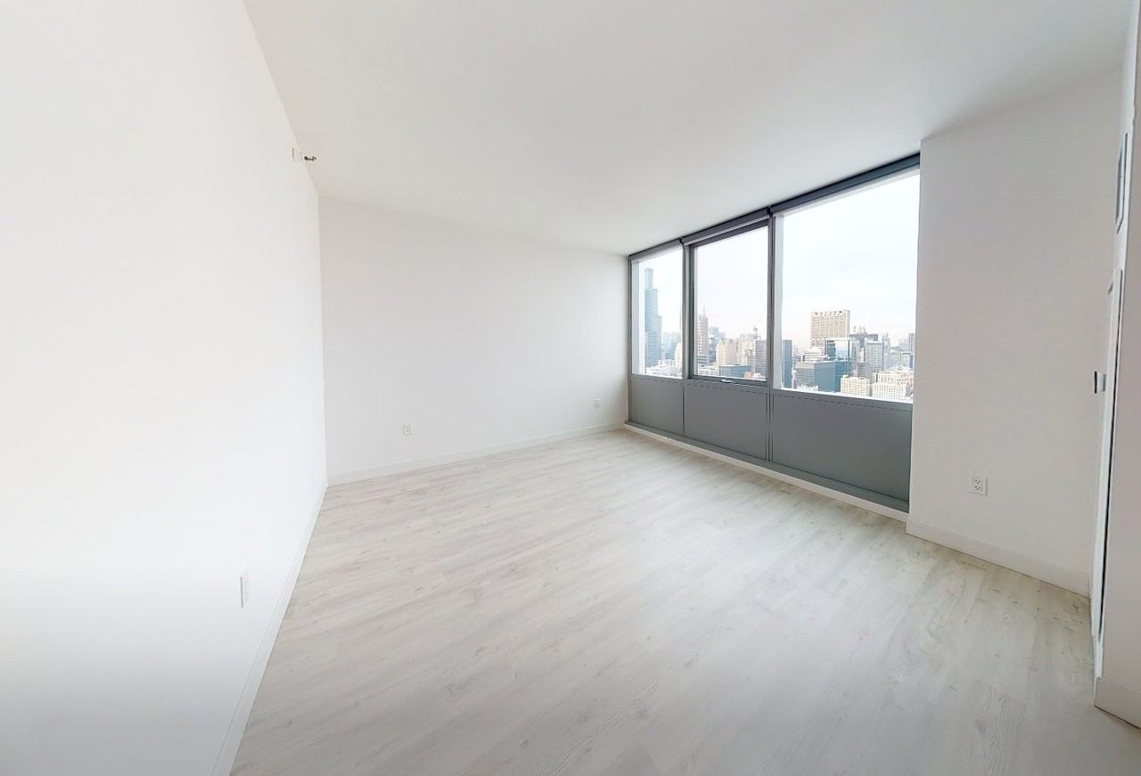 815 S Michigan Ave - Photo 2 of 12