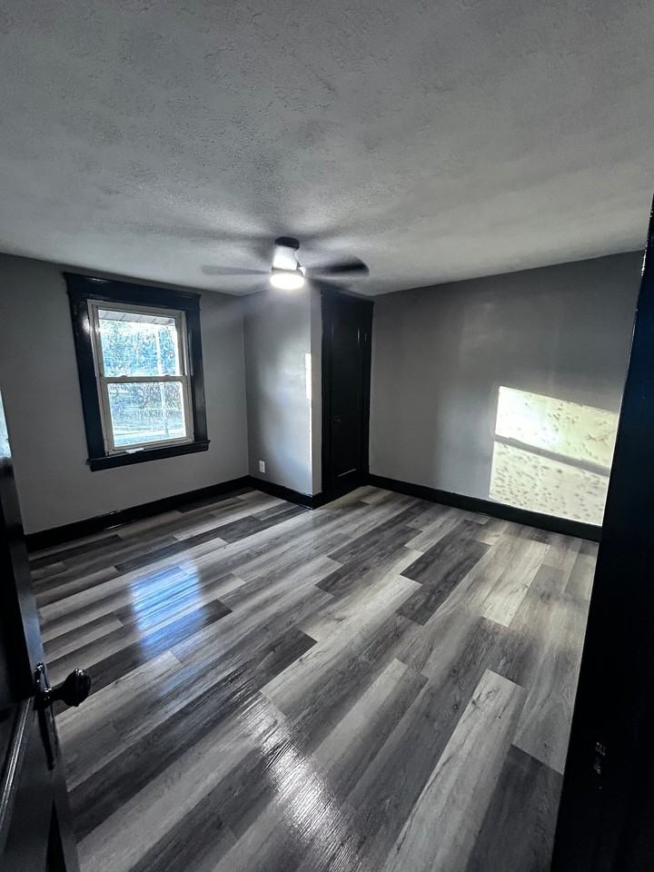 1923 W Erie Ave - Photo 6 of 8