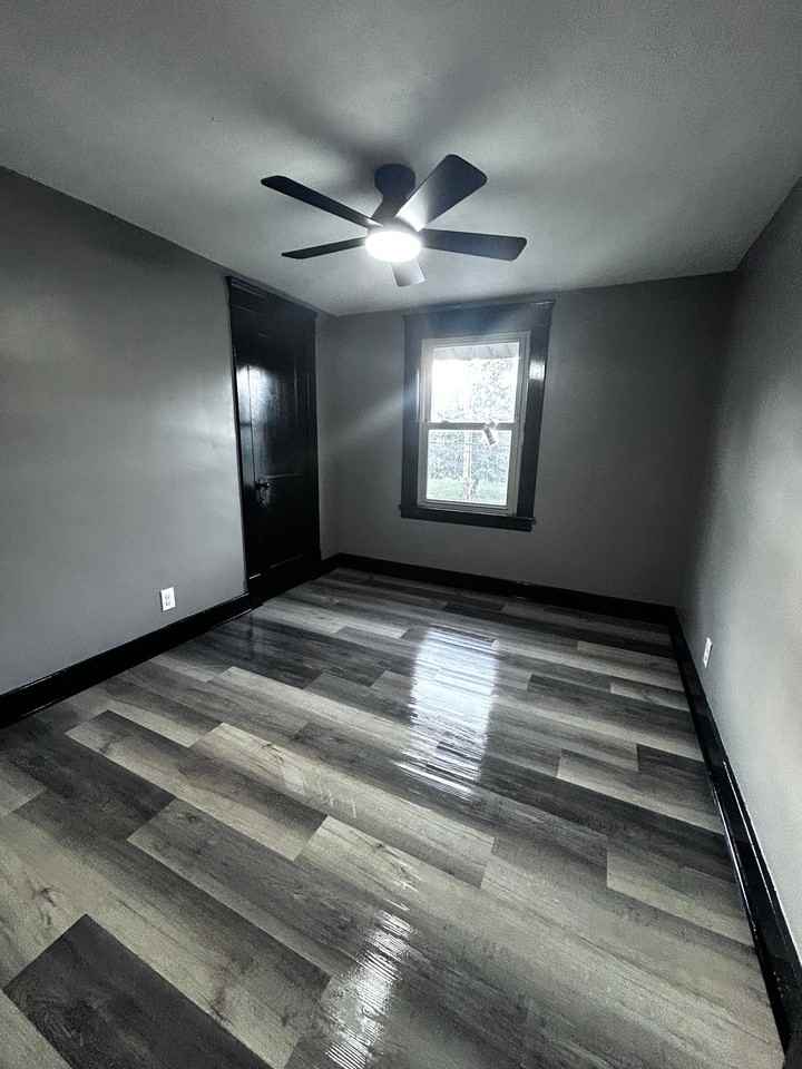 1923 W Erie Ave - Photo 7 of 8