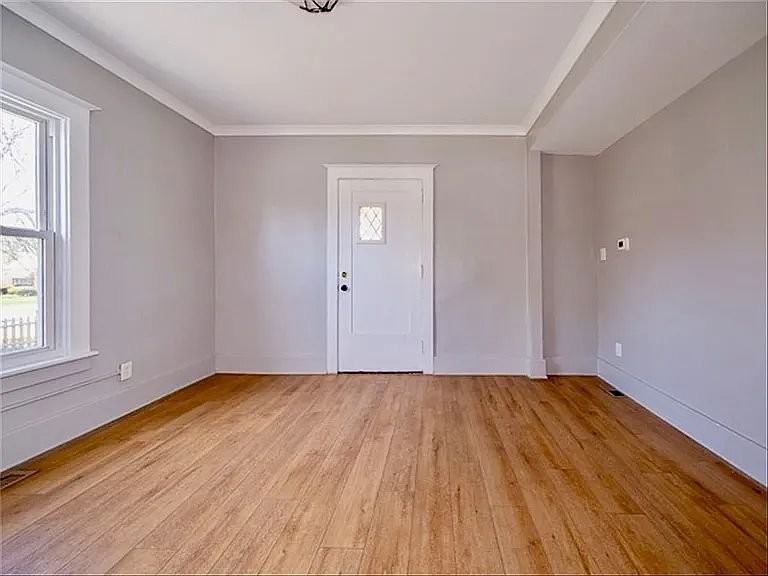 67 Lefrois St - Photo 3 of 17