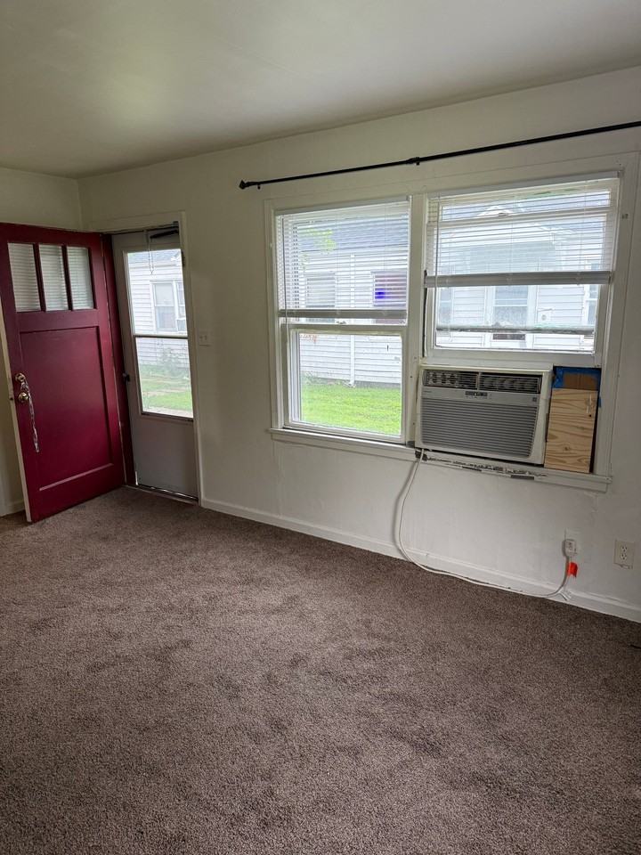 516 S Edwards St #516 - Photo 4 of 16