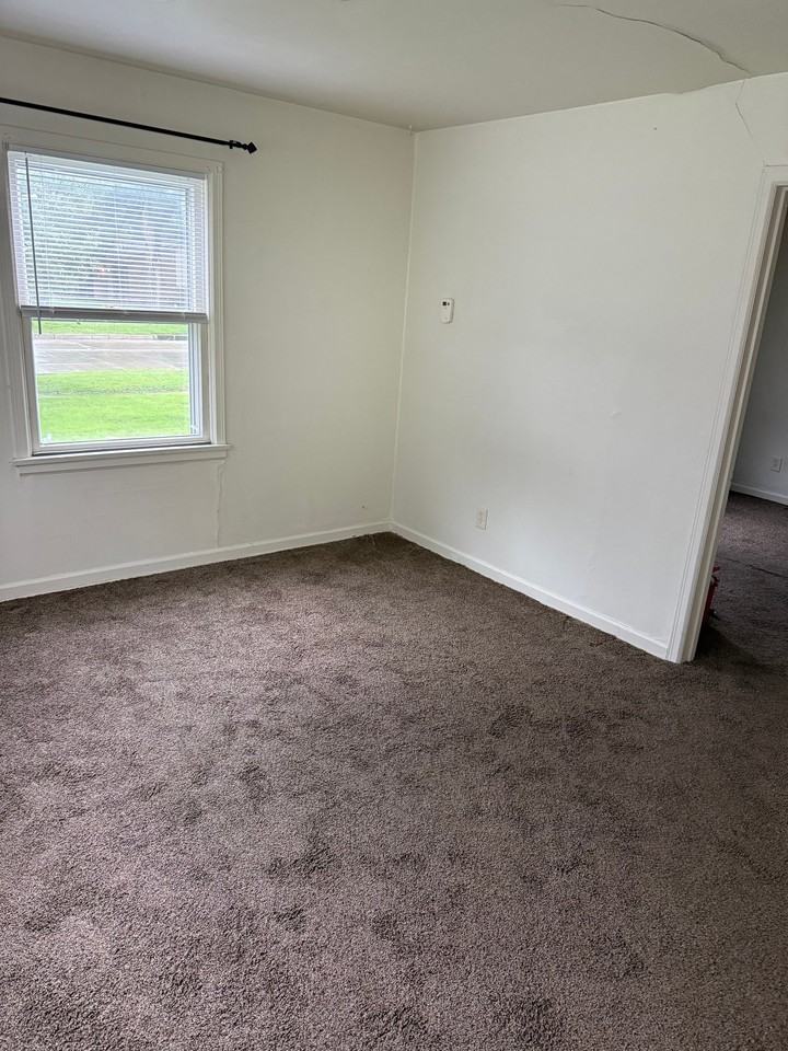 516 S Edwards St #516 - Photo 5 of 16