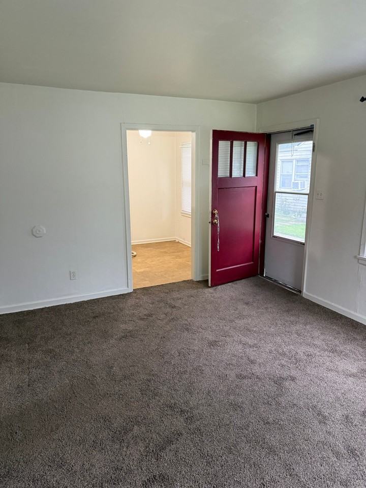 516 S Edwards St #516 - Photo 6 of 16