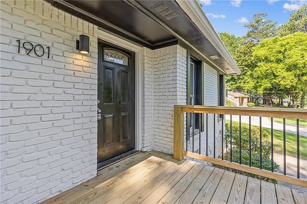 1901 Windsor Dr Sw - Photo 2 of 15