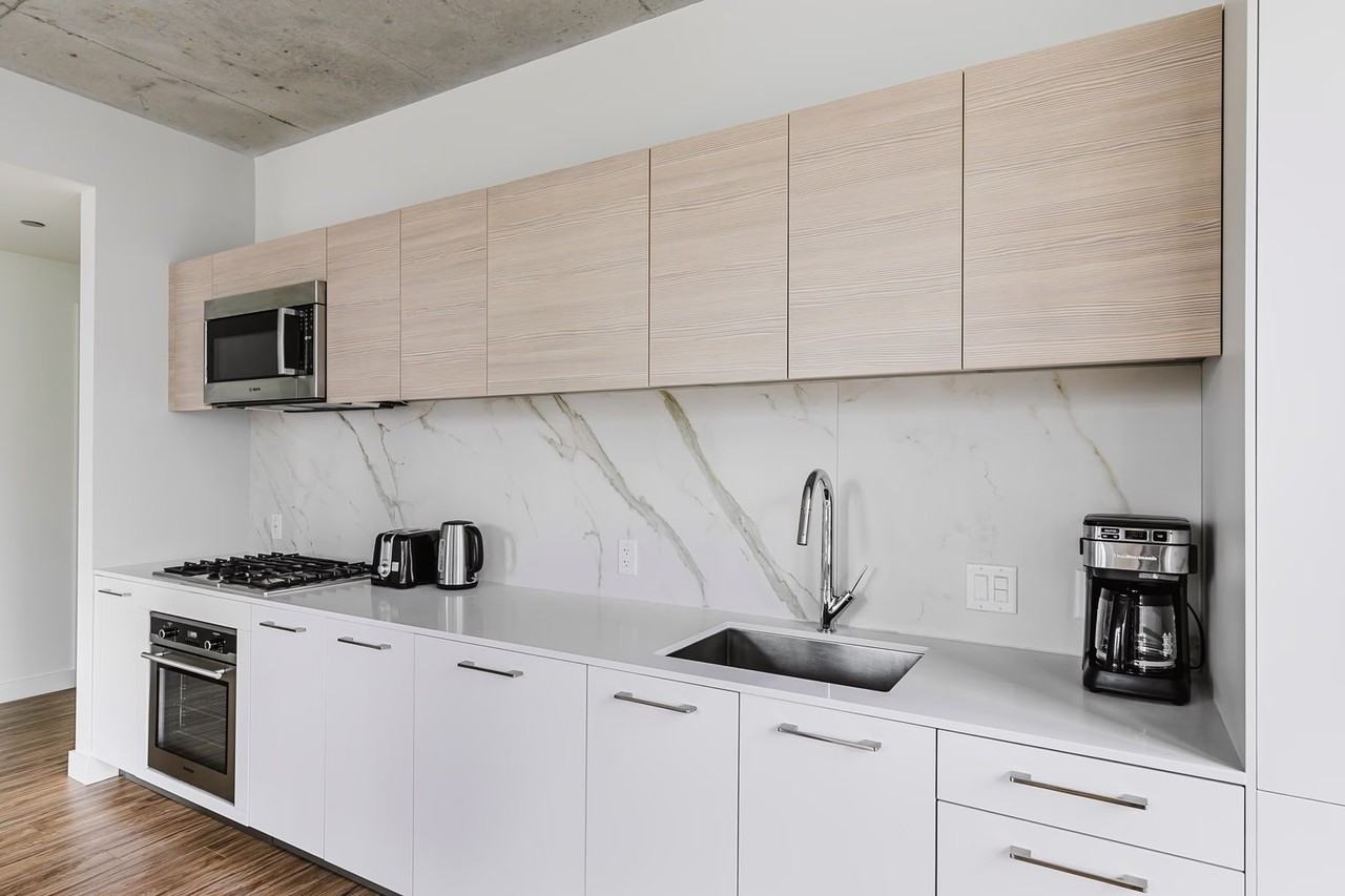 180 N Desplaines St - Photo 3 of 18