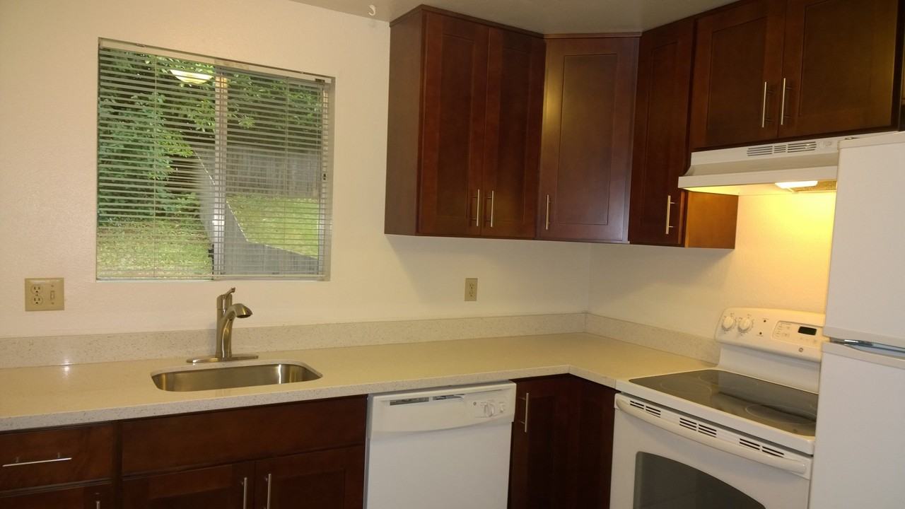 271 146th Pl Ne - Photo 4 of 16