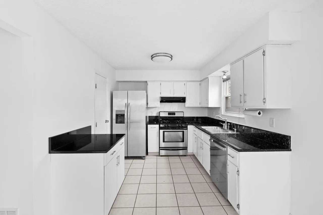 4840 Briston Dr - Photo 3 of 7