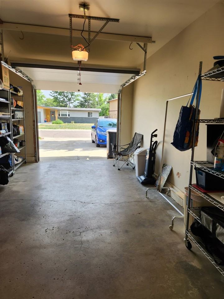 1107 E 16th St - Photo 2 of 17