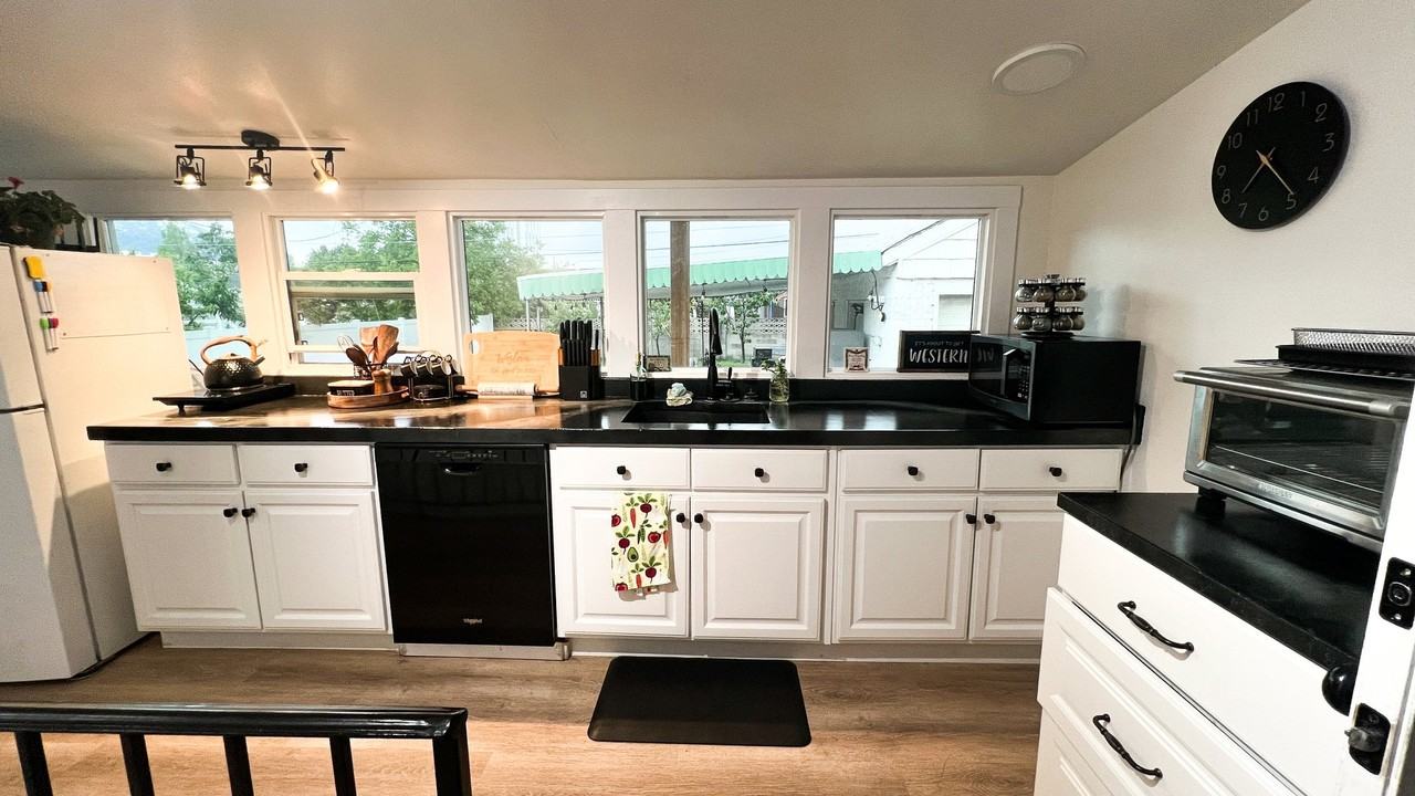 448 Es - Photo 3 of 17
