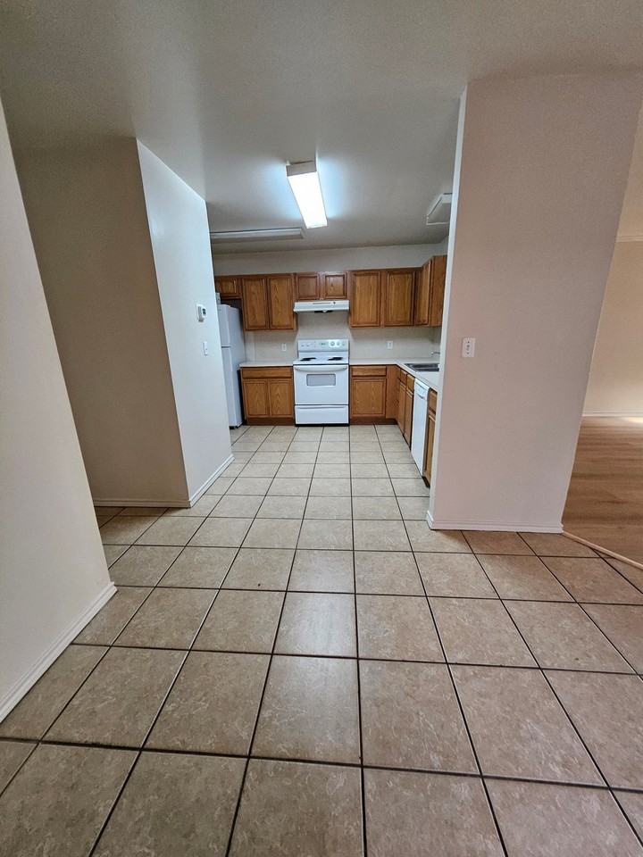 512 N Chicago Ave #A - Photo 7 of 10