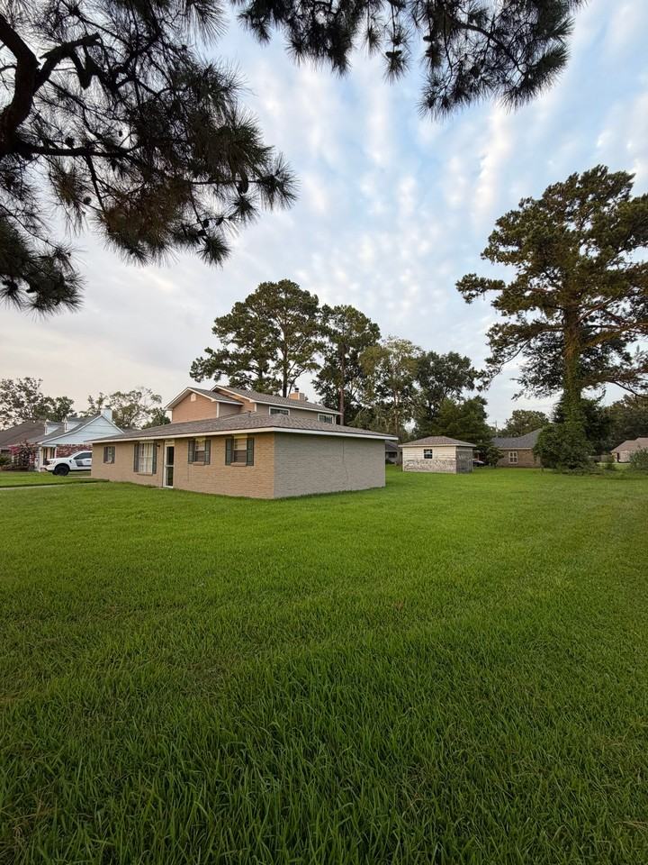2330 S John Ave - Photo 3 of 4