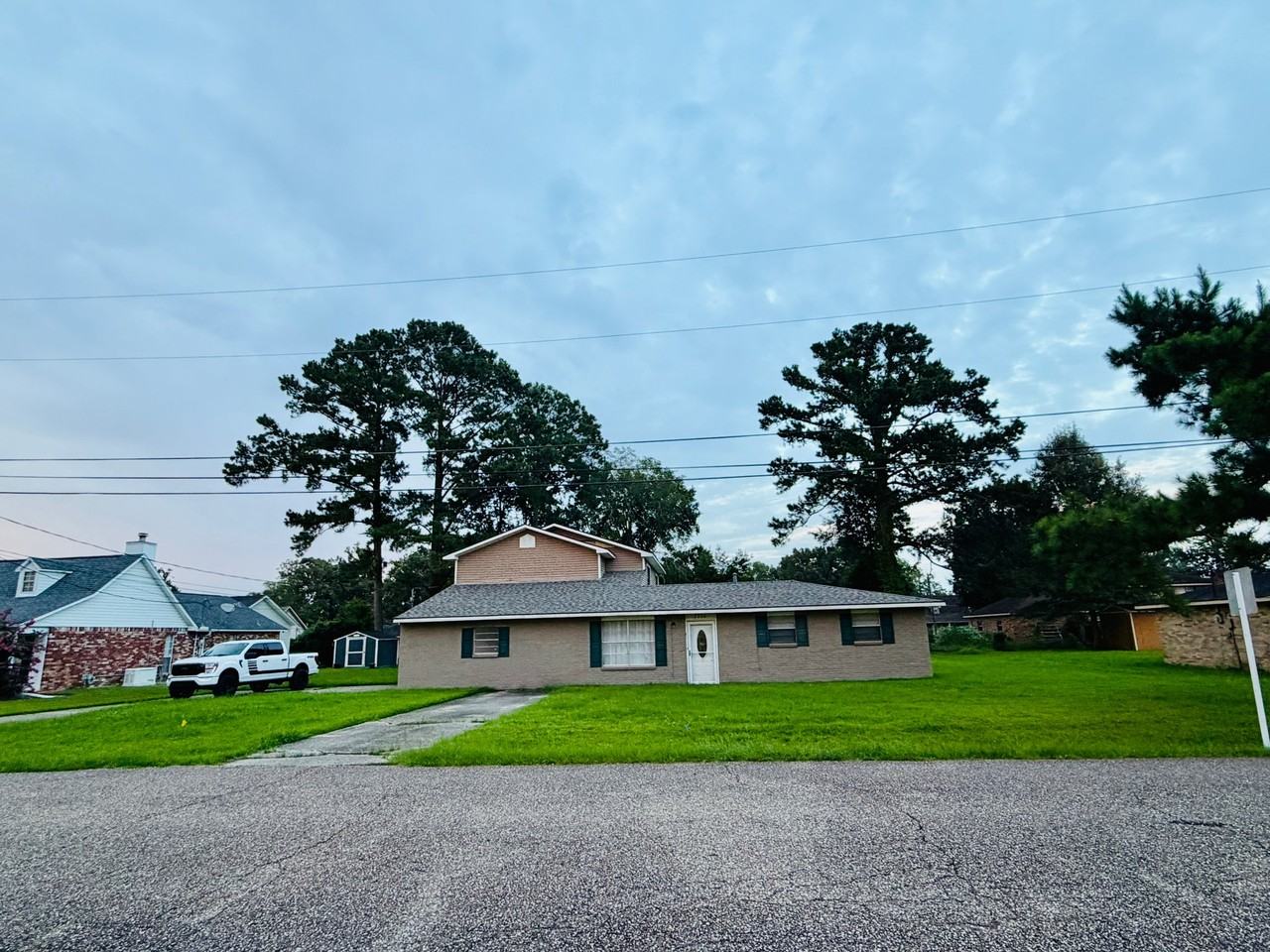 2330 S John Ave - Photo 4 of 4