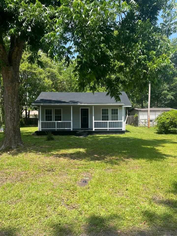 822 Bay St - Photo 2 of 11