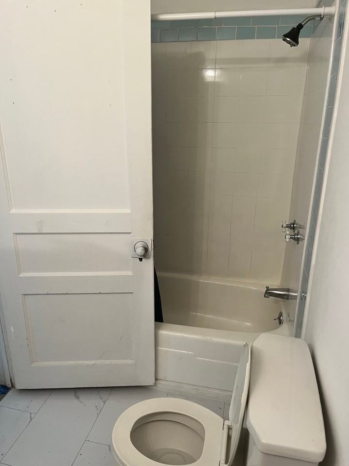 822 Bay St - Photo 5 of 11