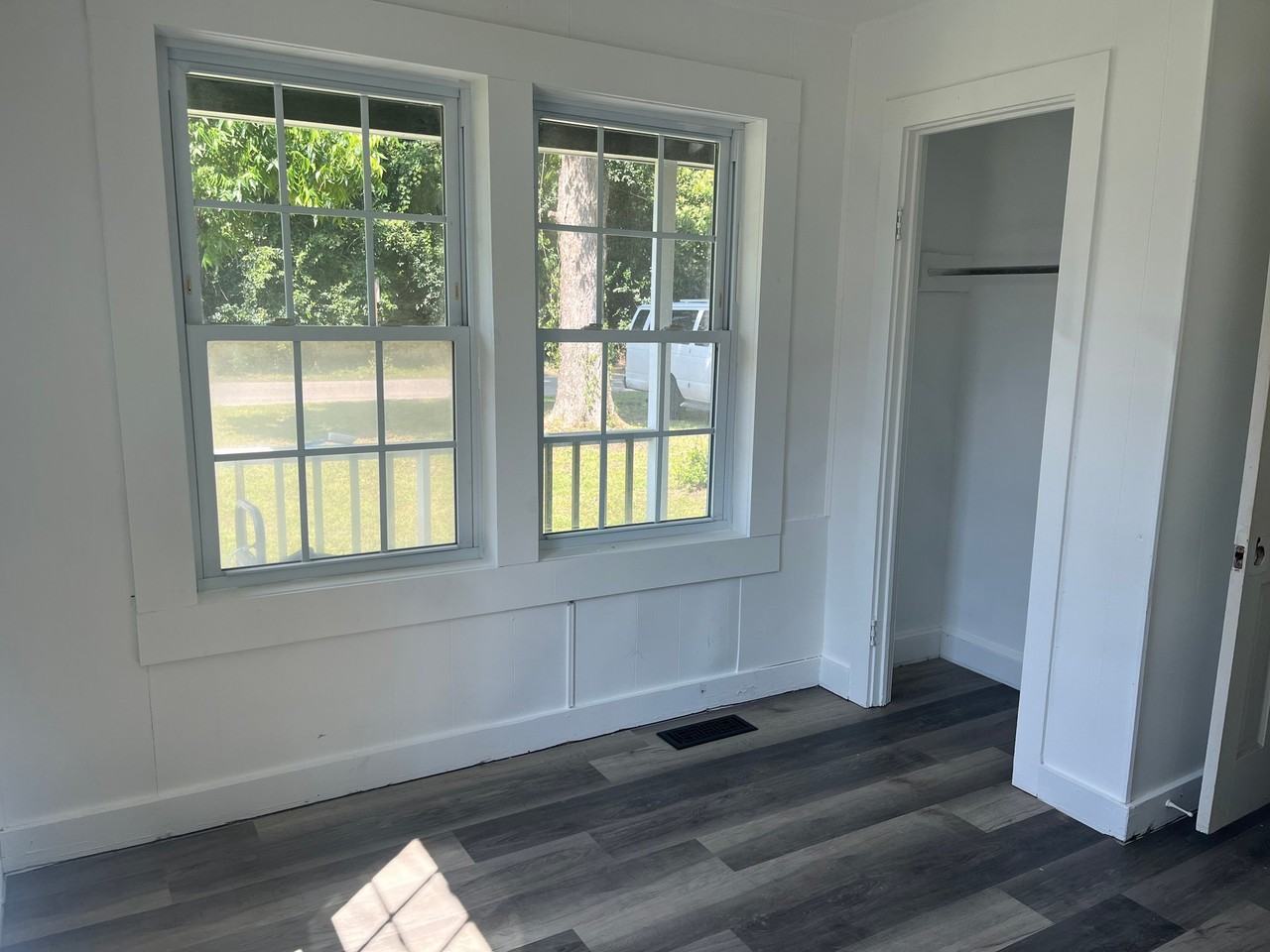 822 Bay St - Photo 6 of 11