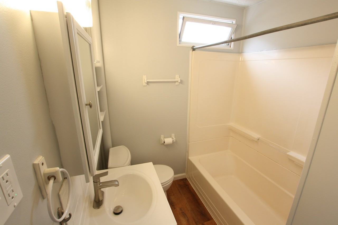 539 Baldwin St - Photo 3 of 6