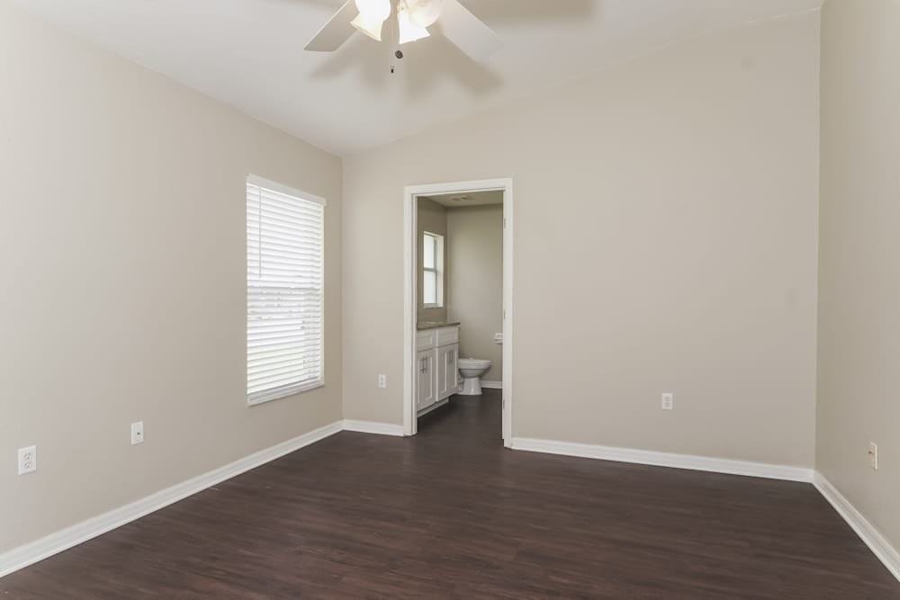 950 Havenhurst Dr #3 - Photo 5 of 10