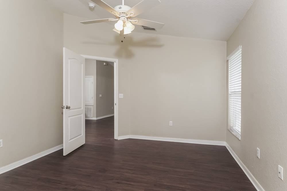 950 Havenhurst Dr #3 - Photo 6 of 10