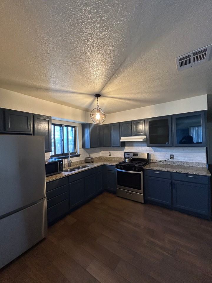 825 Fir Ave - Photo 3 of 9