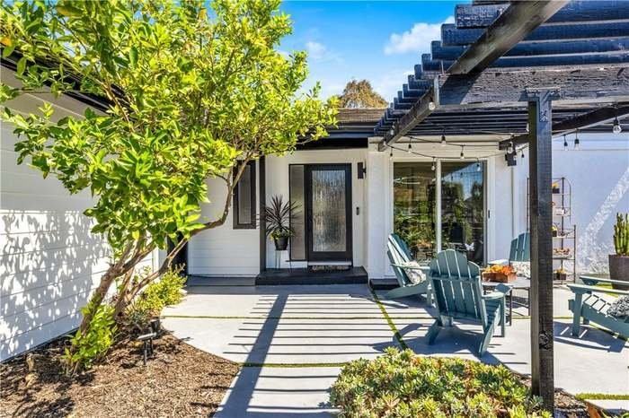 802 Avenida Presidio - Photo 2 of 20