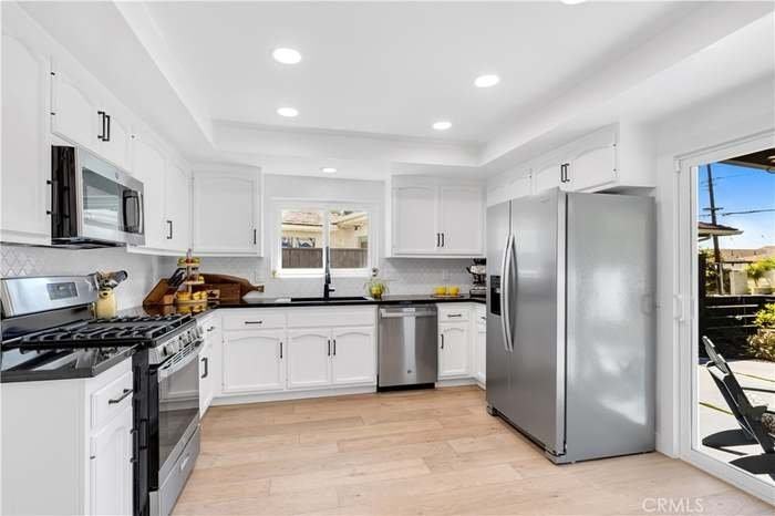 802 Avenida Presidio - Photo 5 of 20