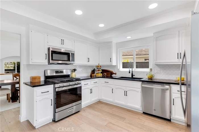 802 Avenida Presidio - Photo 6 of 20