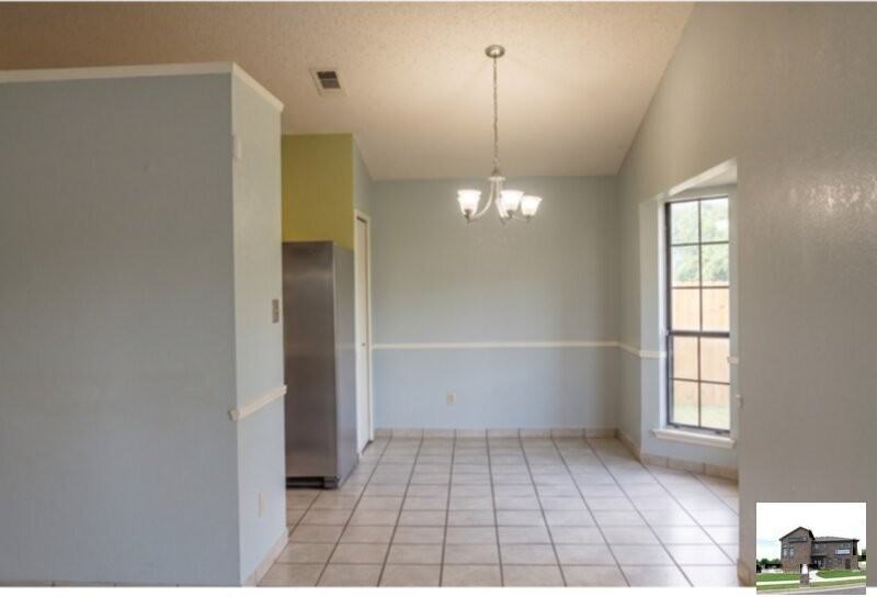 2404 Fieldstone Dr - Photo 4 of 32
