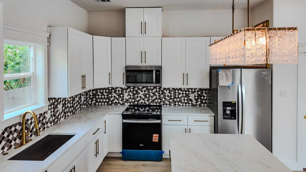 821 North Loop #A - Photo 4 of 19