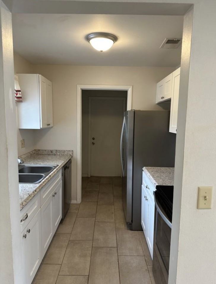2638 Beal St #NA - Photo 4 of 19