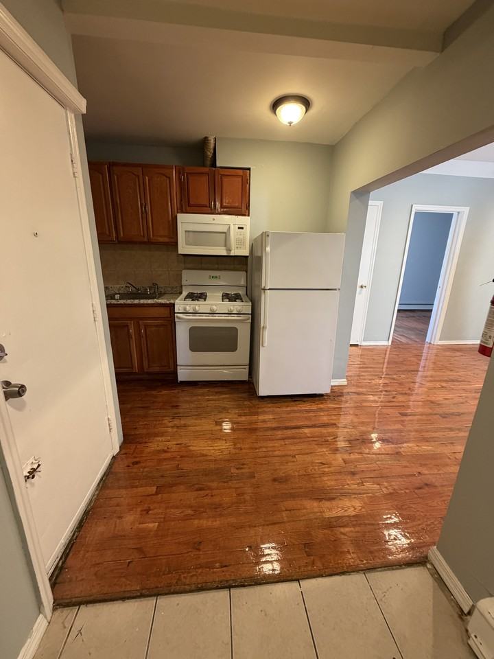 537 Summer St #2 - Photo 2 of 8