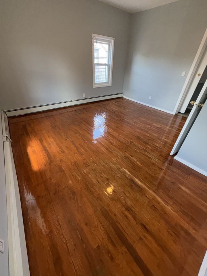 537 Summer St #2 - Photo 3 of 8