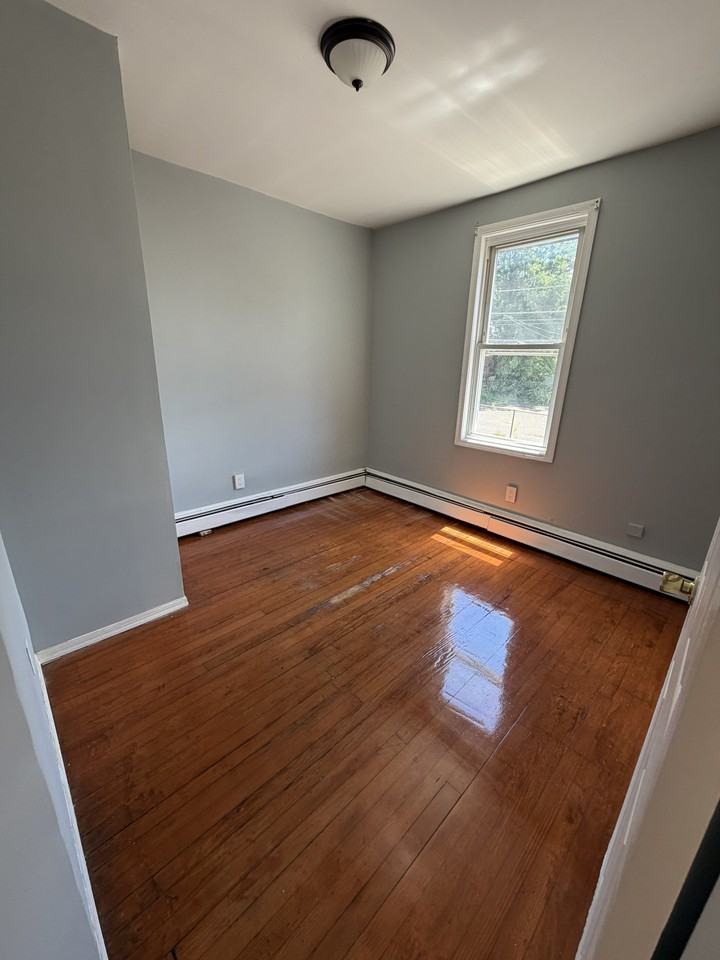 537 Summer St #2 - Photo 7 of 8