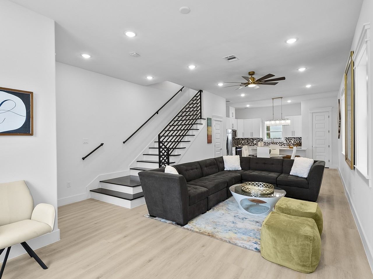 819 North Loop #A - Photo 3 of 14