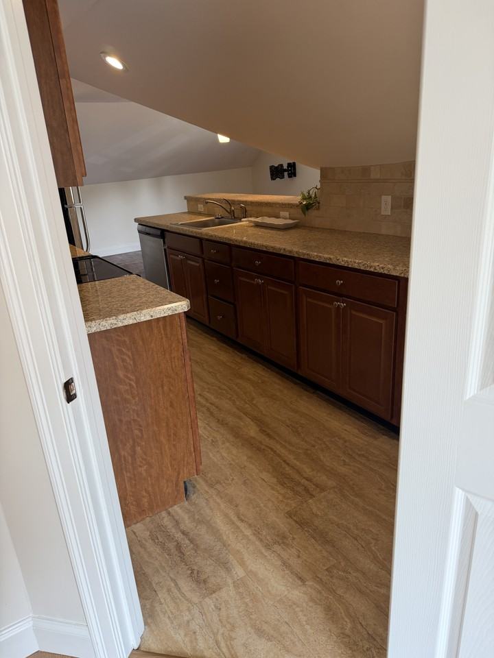 37 39 Hillside Ave #E - Photo 4 of 16