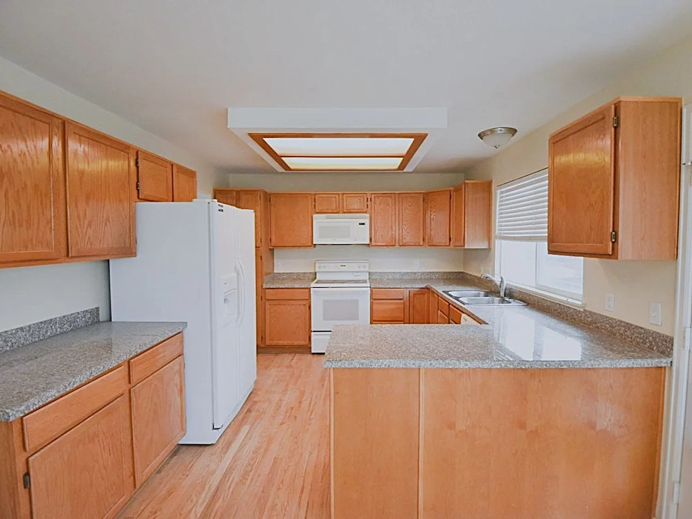 1571 Beacon Hill Dr #NA - Photo 4 of 6