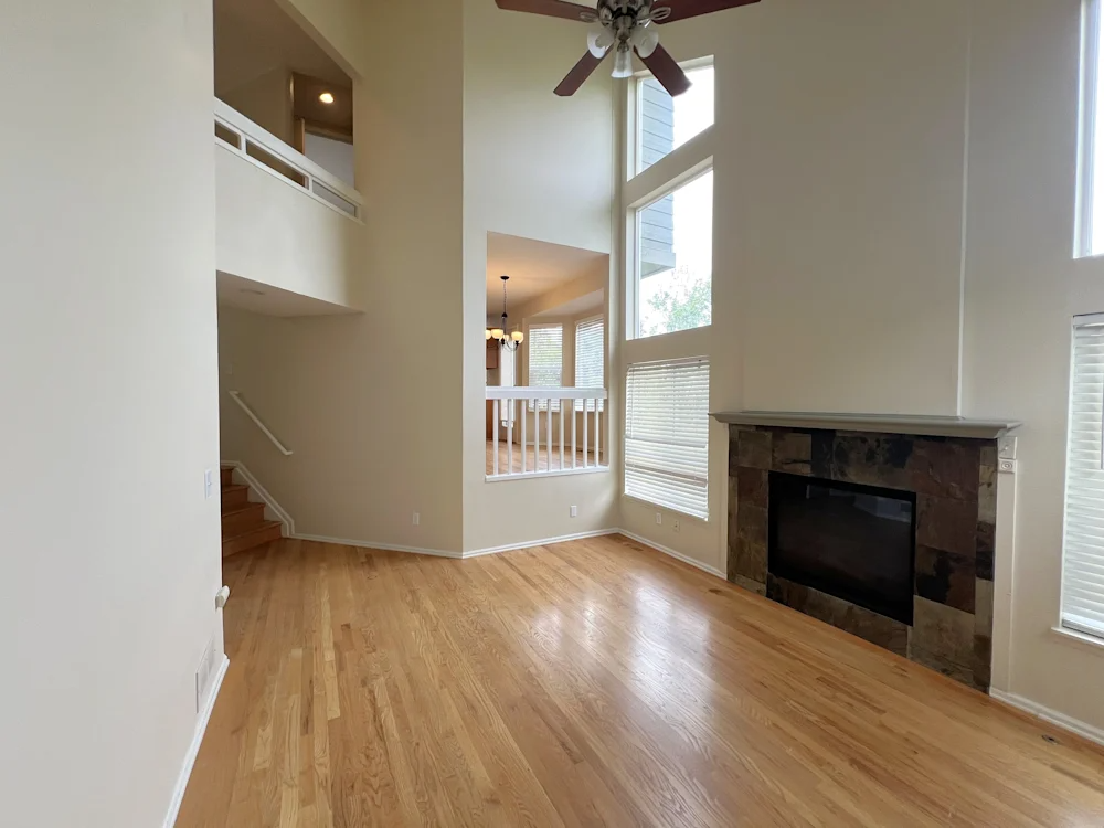 1573 Beacon Hill Dr #NA - Photo 2 of 11