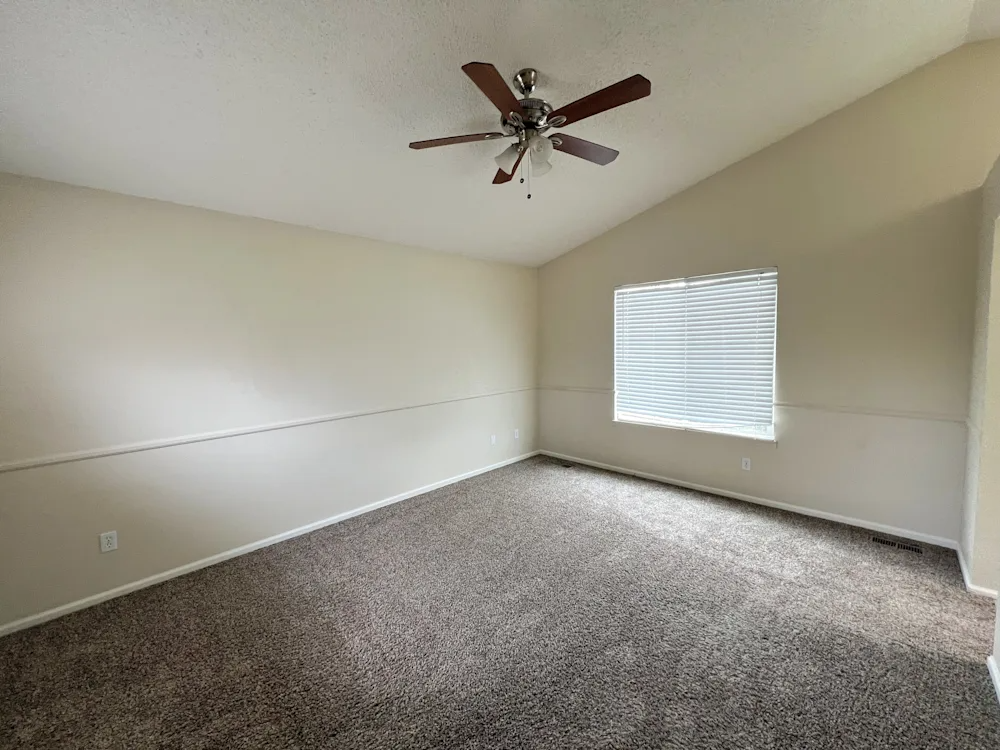 1573 Beacon Hill Dr #NA - Photo 5 of 11