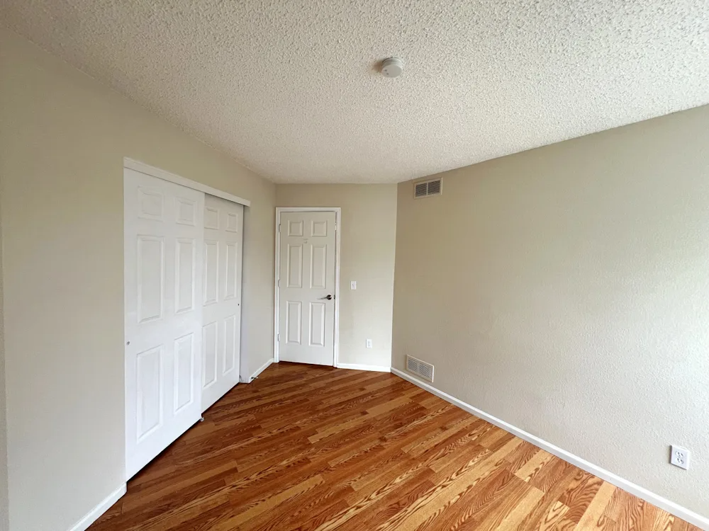 1573 Beacon Hill Dr #NA - Photo 6 of 11