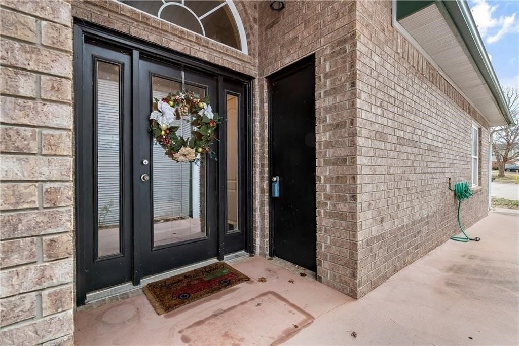 11073 Club House Pkwy - Photo 2 of 31