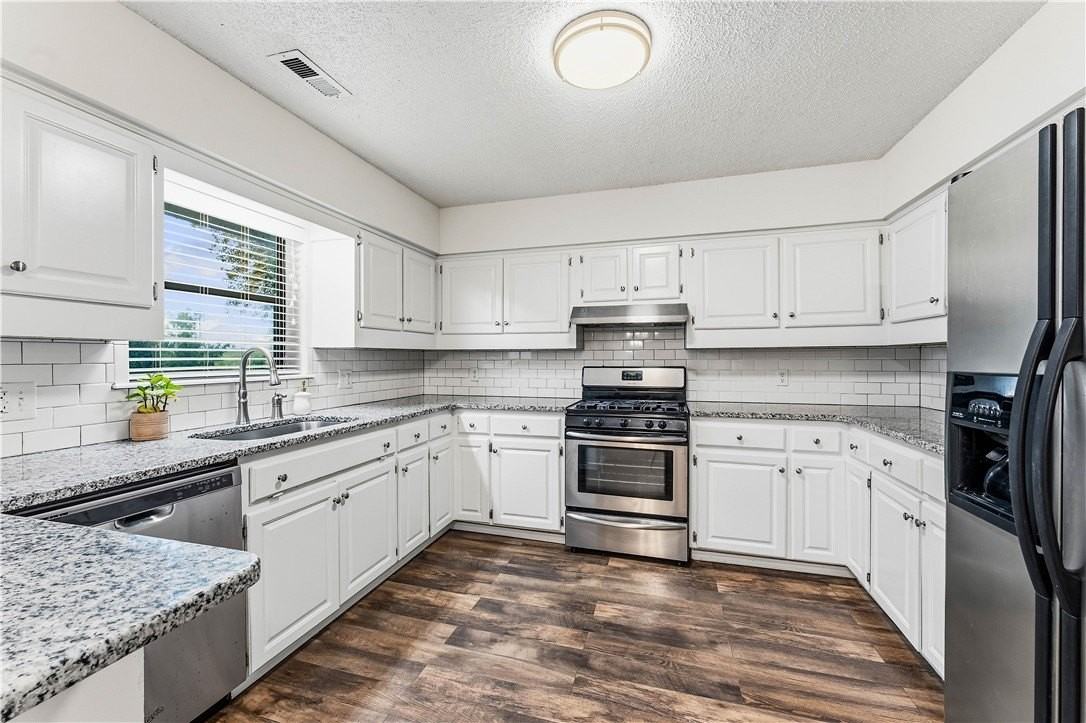 1704 Sw D St - Photo 6 of 22
