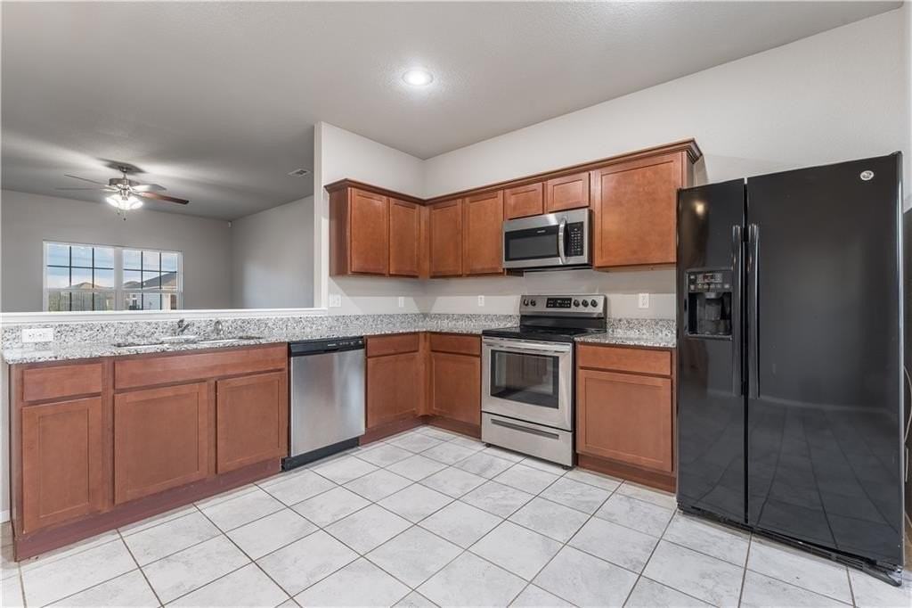 1570 Scotland Dr - Photo 4 of 16