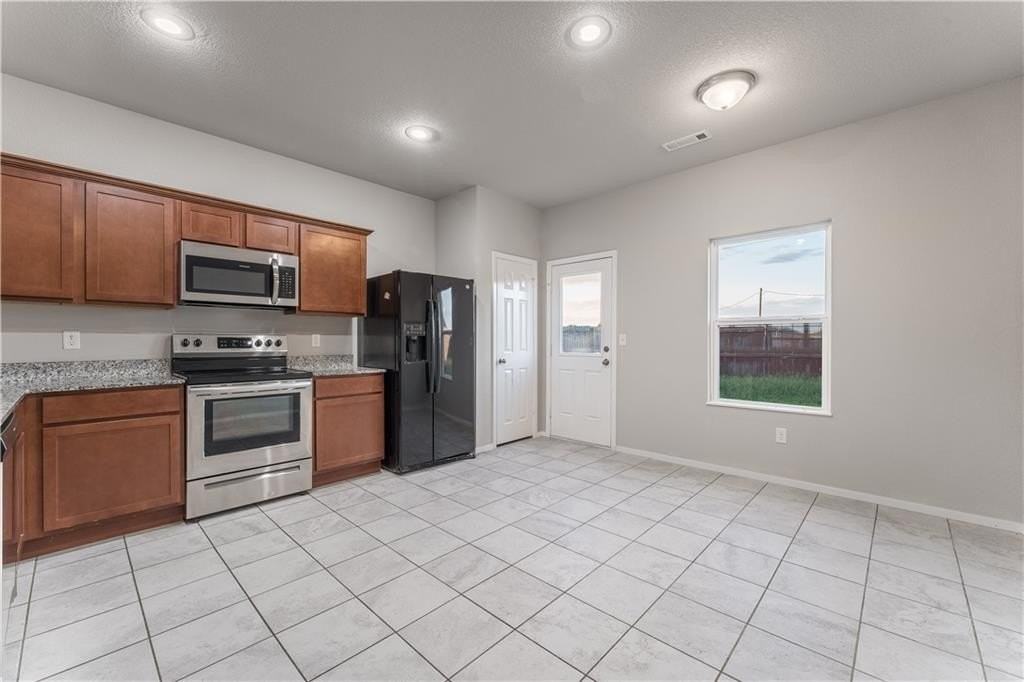 1570 Scotland Dr - Photo 5 of 16