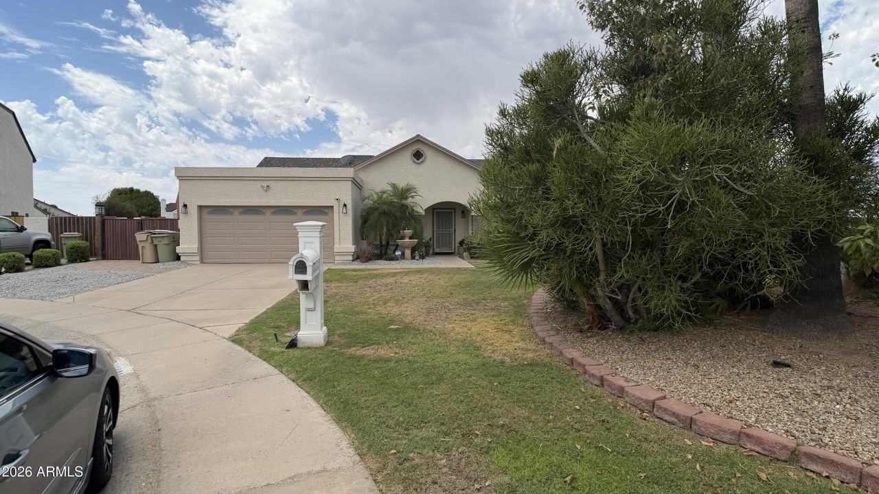 15201 N 61st Ave - Photo 2 of 27
