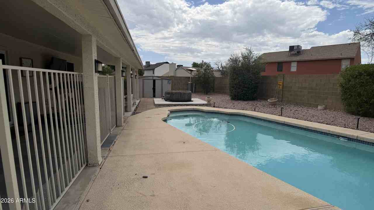 15201 N 61st Ave - Photo 4 of 27