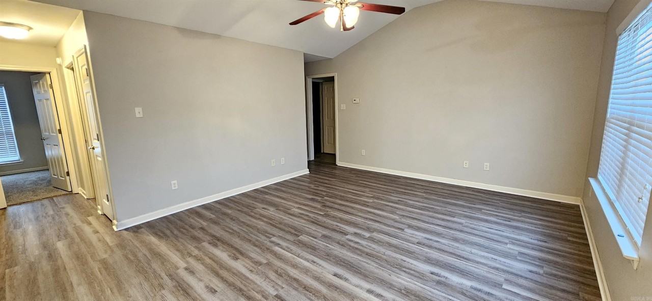 142 Weathering Dr - Photo 2 of 21