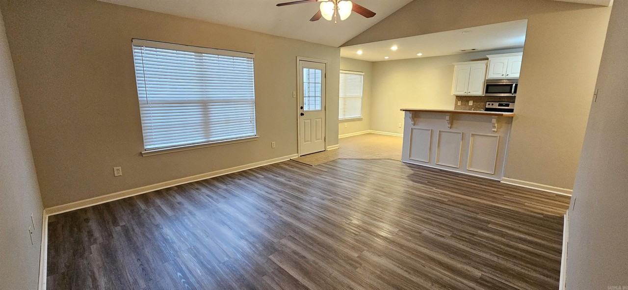 142 Weathering Dr - Photo 4 of 21