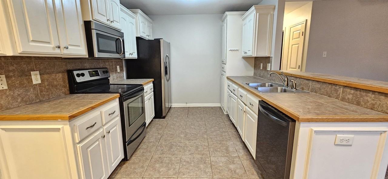 142 Weathering Dr - Photo 5 of 21